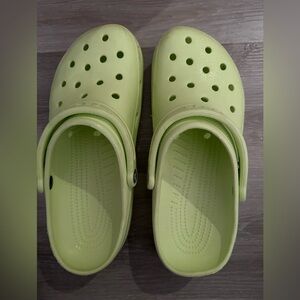 Crocs - lime green